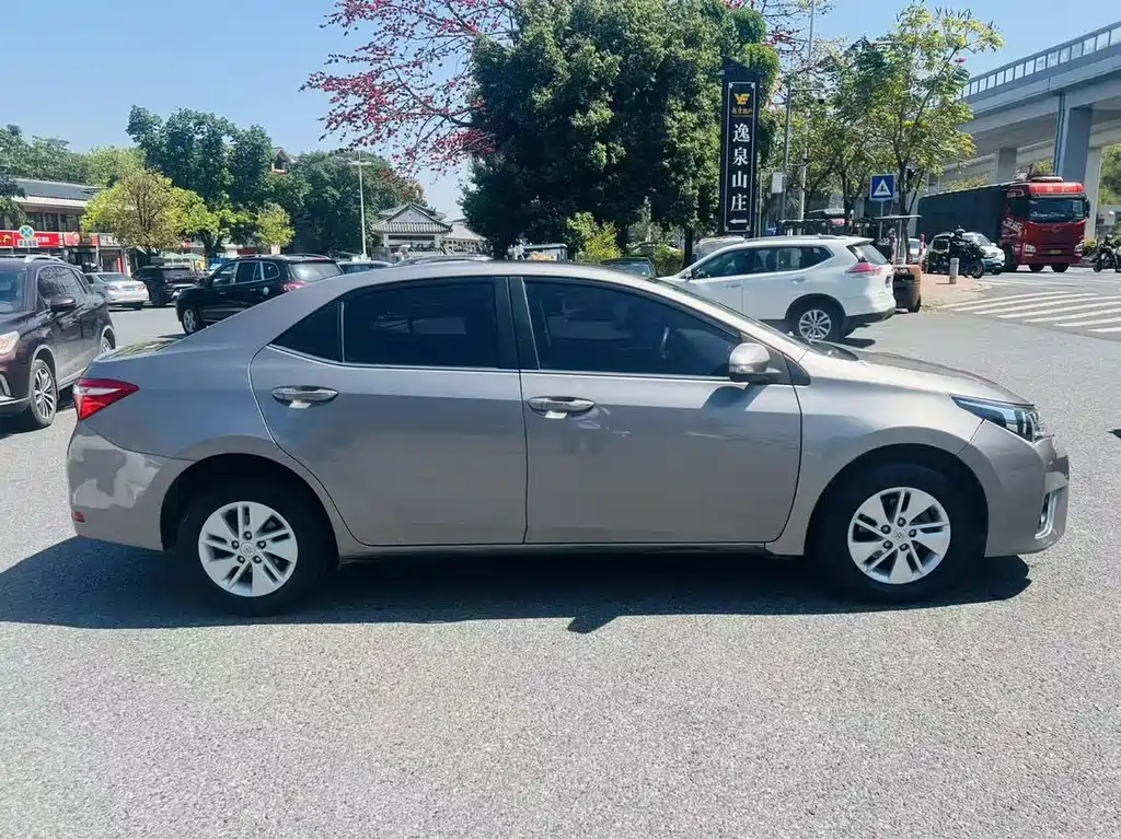 Toyota Corolla 2018 — фото 6