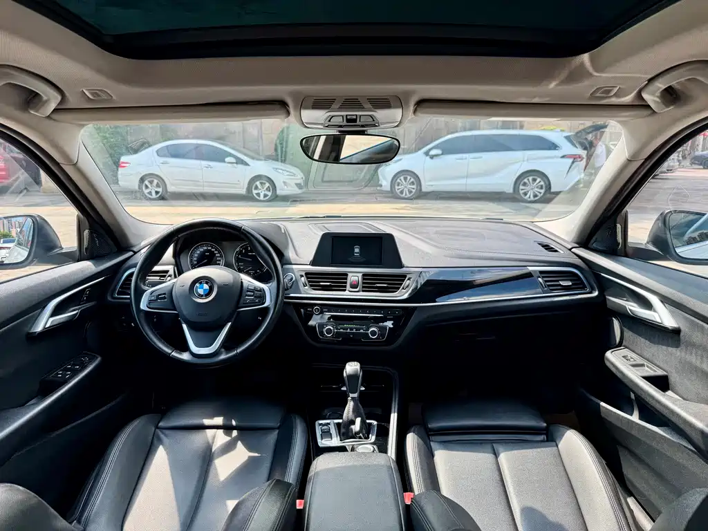 BMW 1 Series 2018 — фото 4
