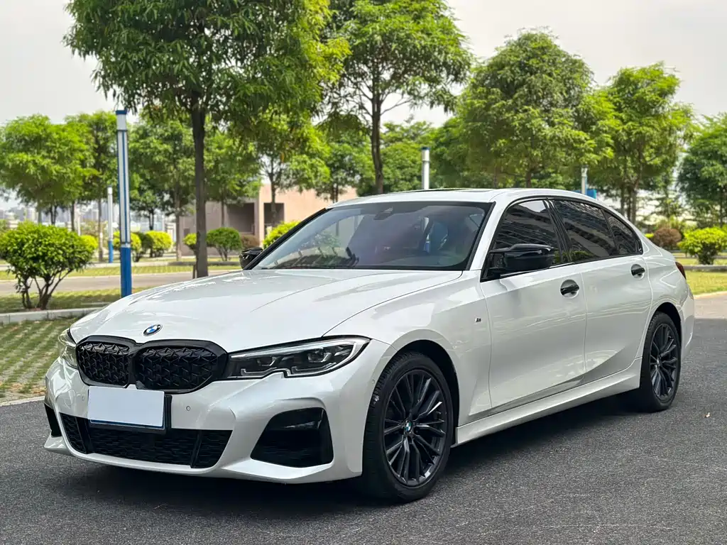 BMW 3 Series 2019 — фото 1