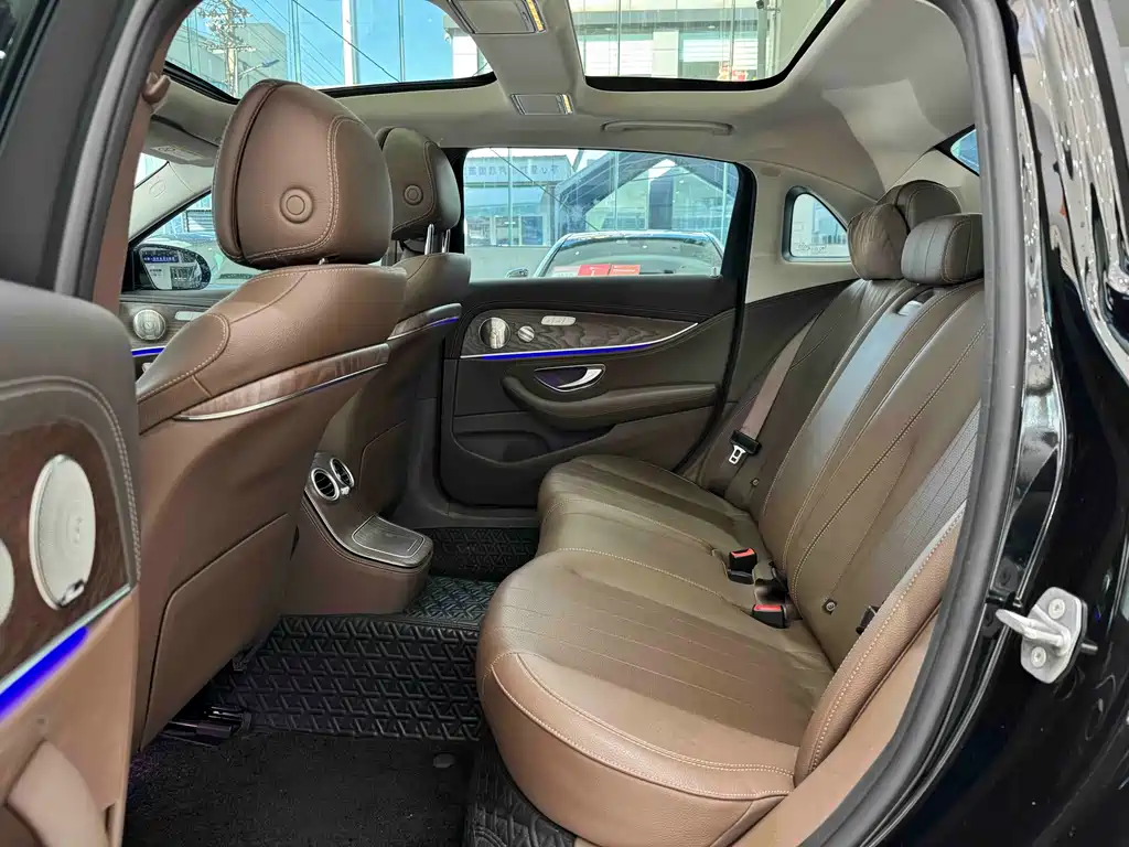 Mercedes-Benz E-Class 2023 — фото 12