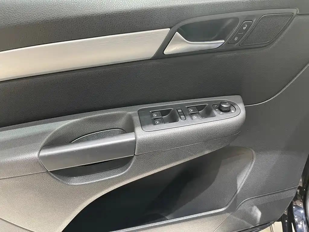 Volkswagen Sharan 2017 — фото 8