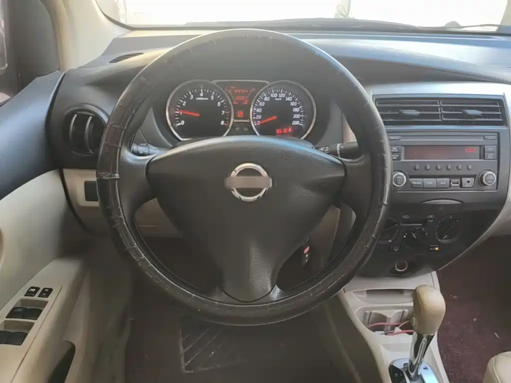 Nissan Livina 2018 — фото 11