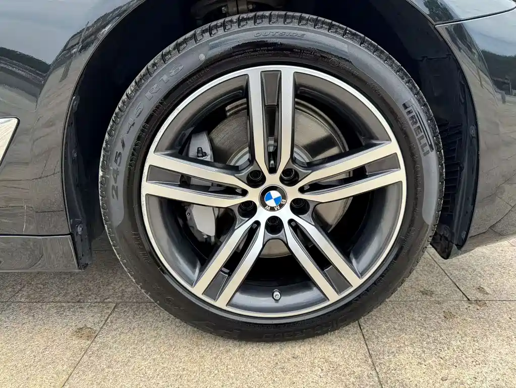 BMW 5 Series 2021 — фото 9