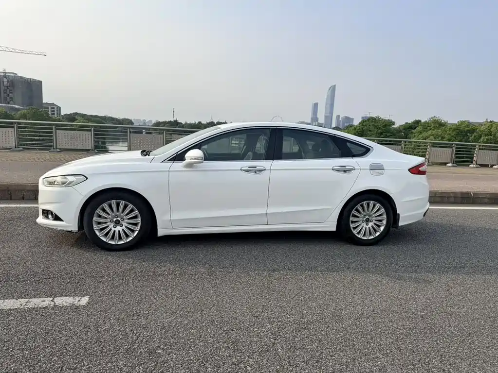 Ford Mondeo 2014 — фото 5