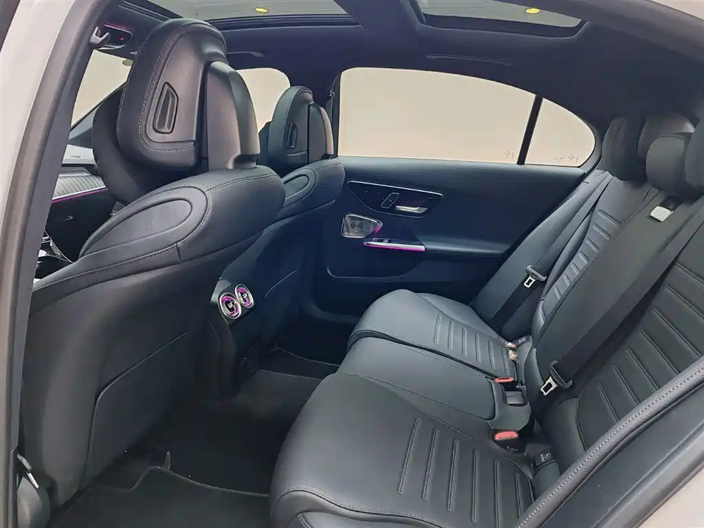Mercedes-Benz C-Class 2024 — фото 20