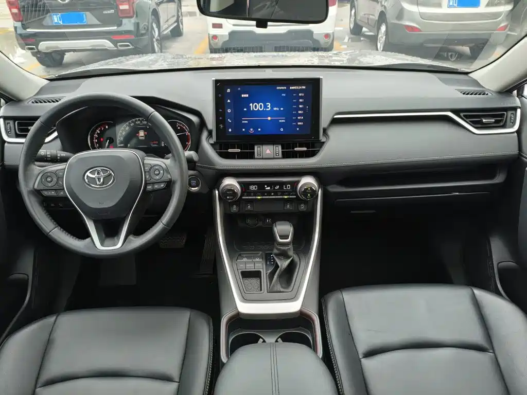 Toyota RAV4 2021 — фото 12