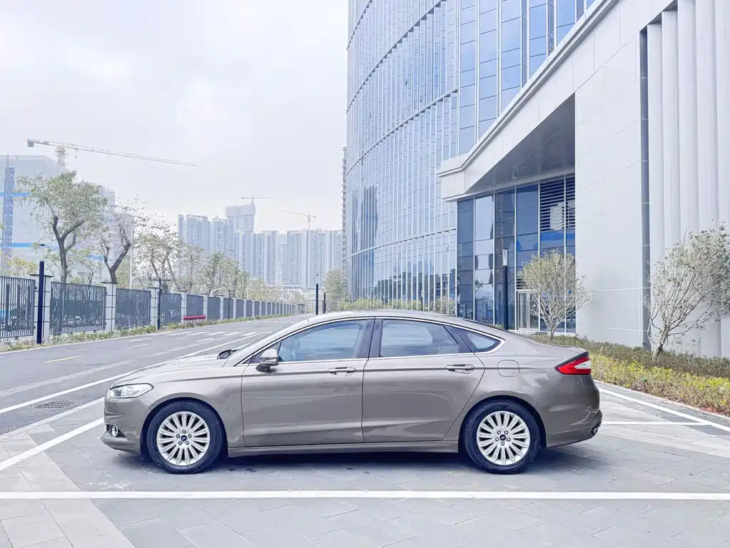 Ford Mondeo 2014 — фото 31