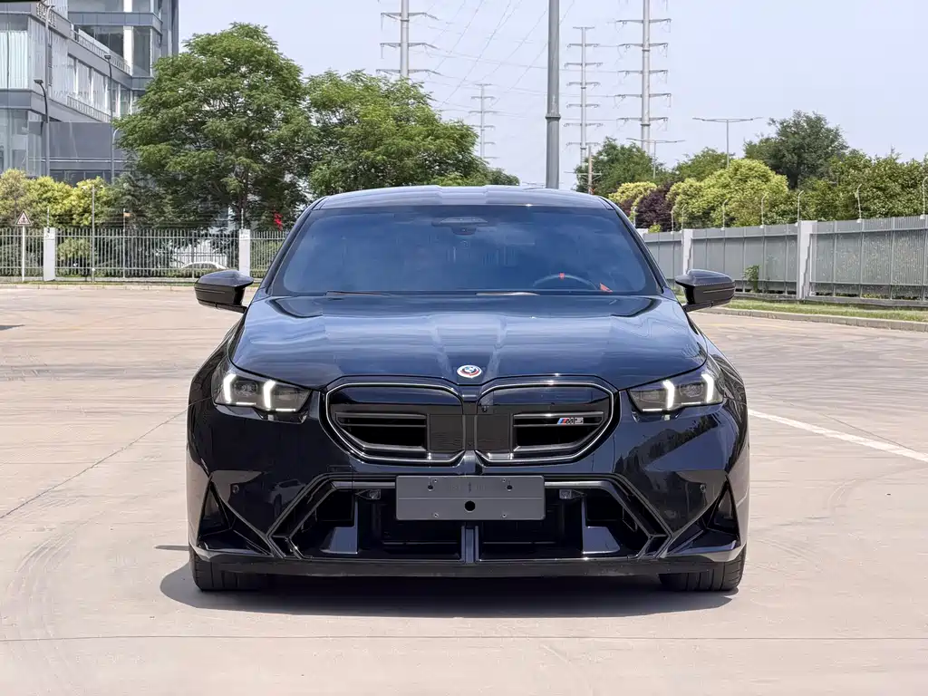 BMW M5 New Energy 2025 — фото 2
