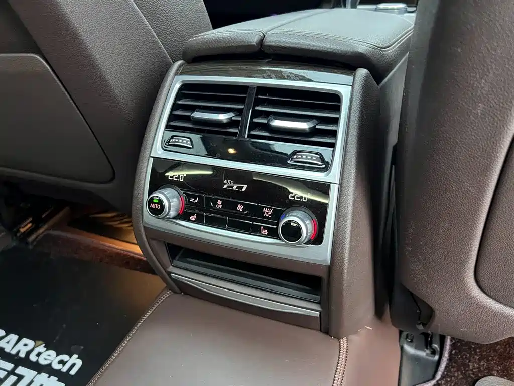 BMW 7 Series 2018 — фото 26