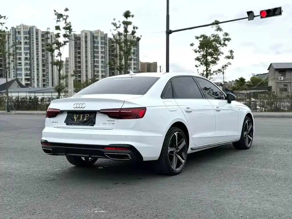 Audi A4L 2025 — фото 7