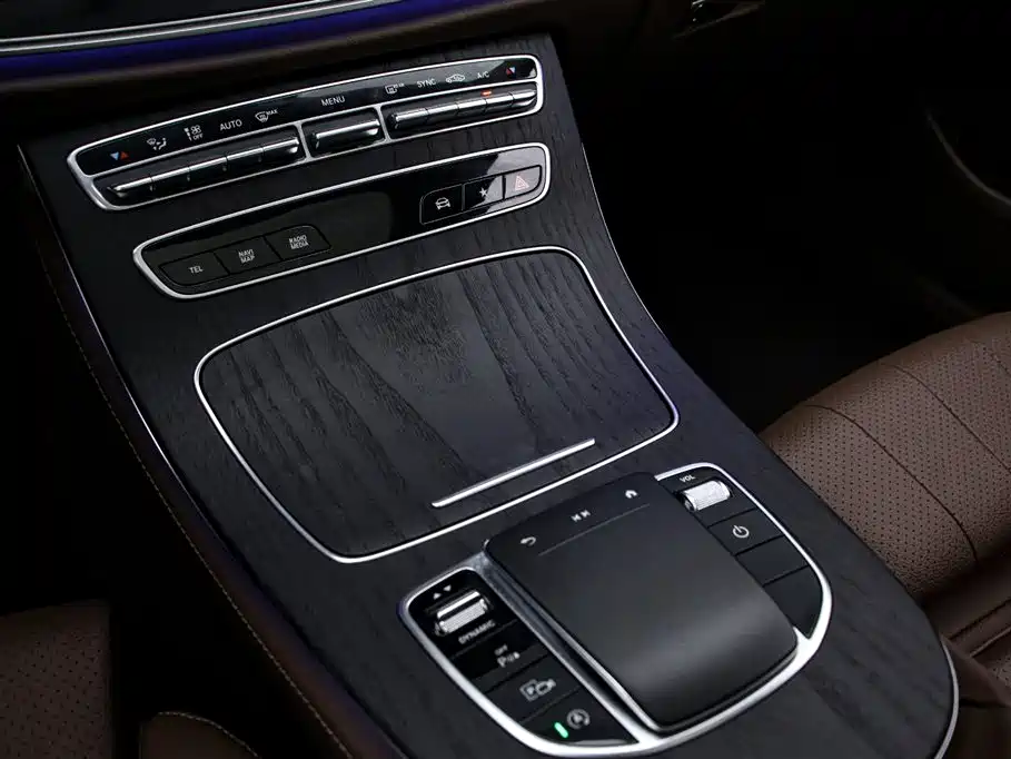 Mercedes-Benz E-Class 2022 — фото 9
