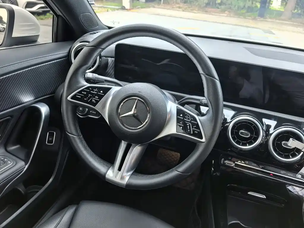 Mercedes-Benz A-Class 2023 — фото 4