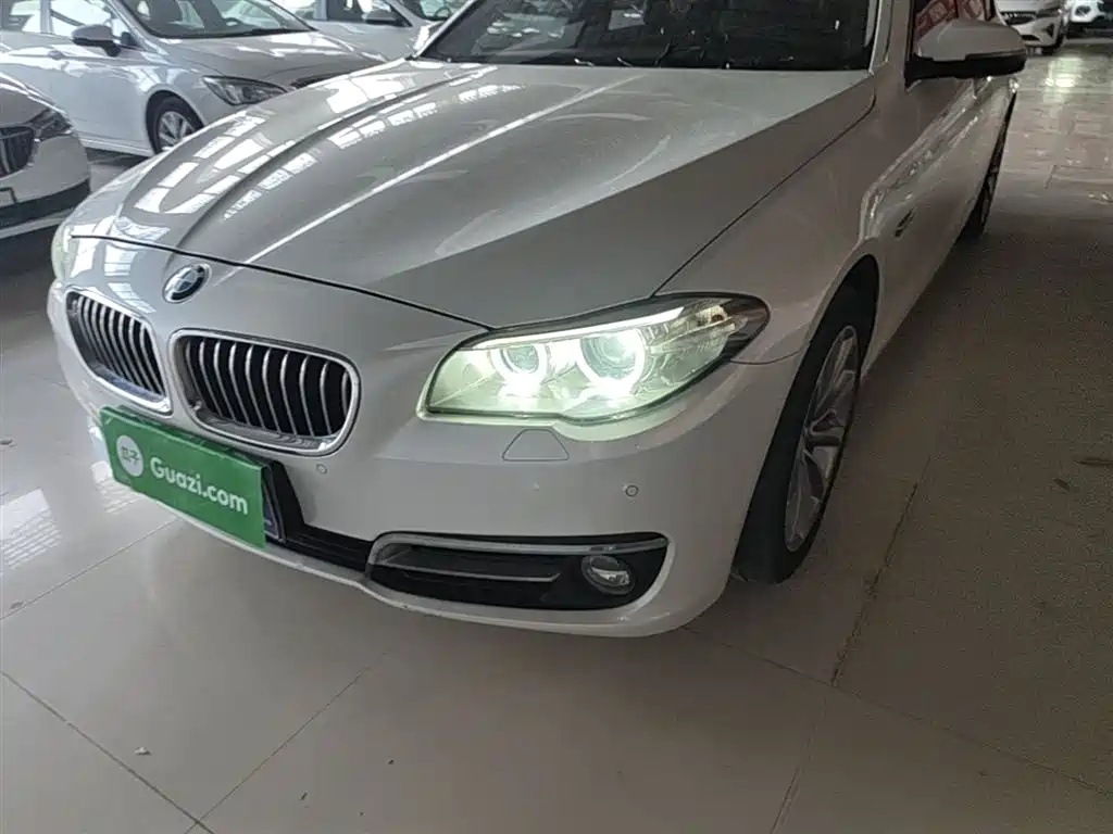BMW 5 Series 2015 — фото 24
