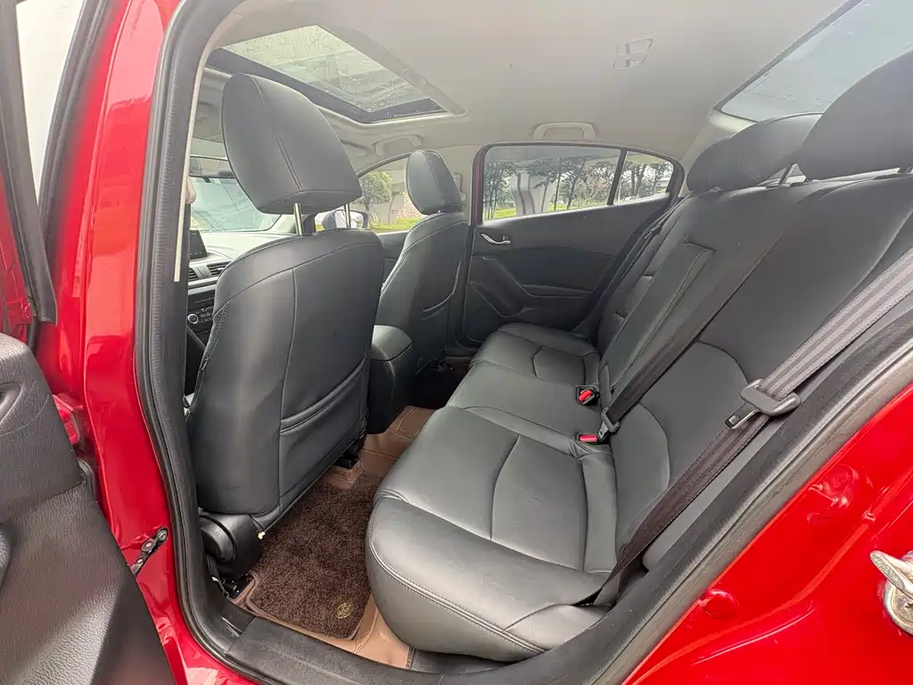 Mazda 3 Axela 2015 — фото 13