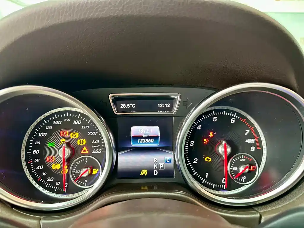 Mercedes-Benz GLE 2016 — фото 14