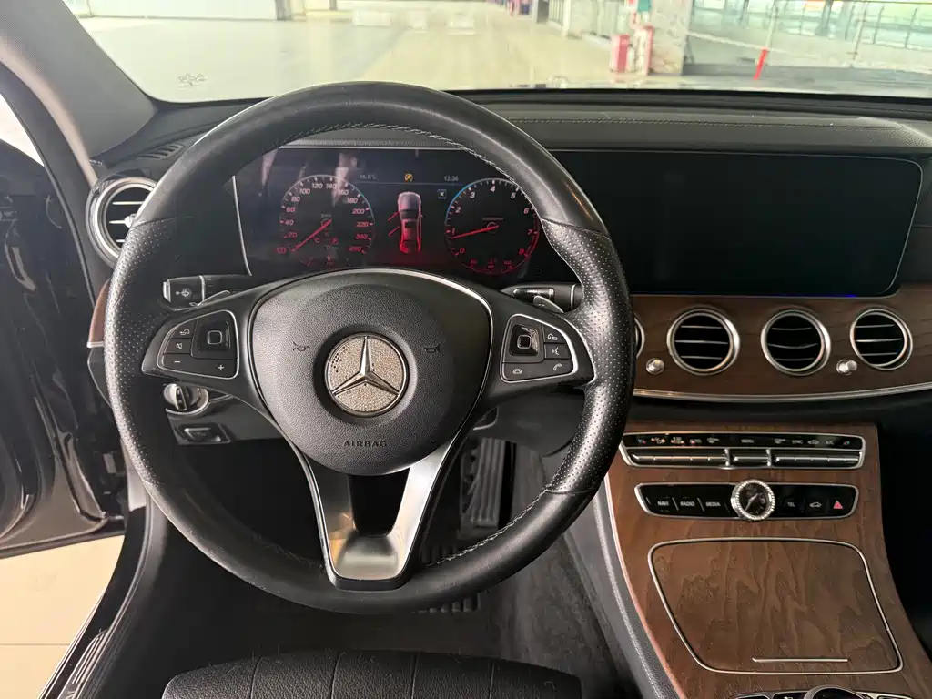 Mercedes-Benz E-Class 2018 — фото 12