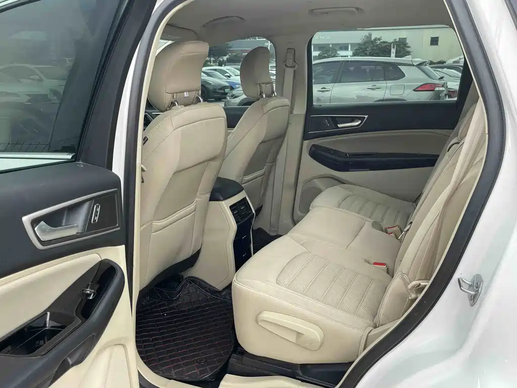 Ford Edge 2019 — фото 10