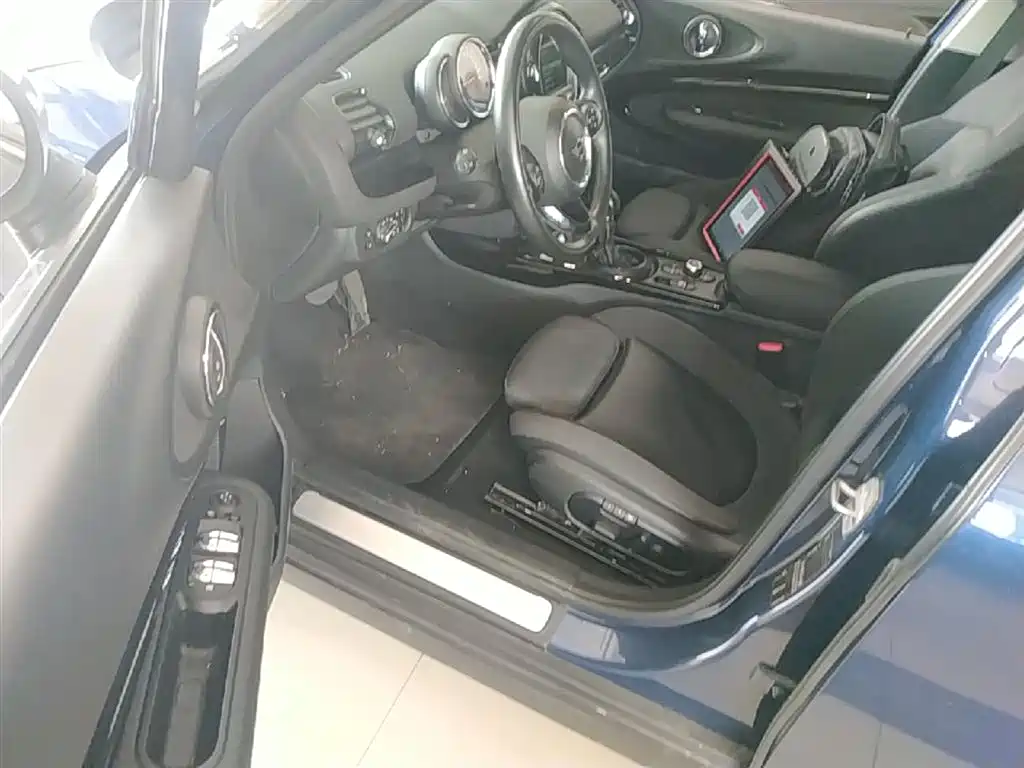 MINI Clubman 2018 — фото 16
