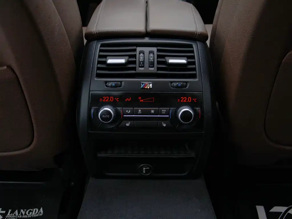 BMW 5 Series 2014 — фото 11