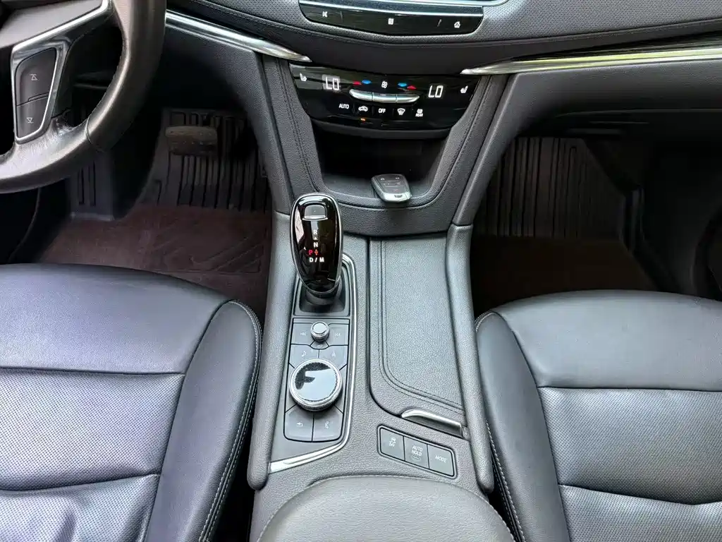 Cadillac XT5 2020 — фото 12