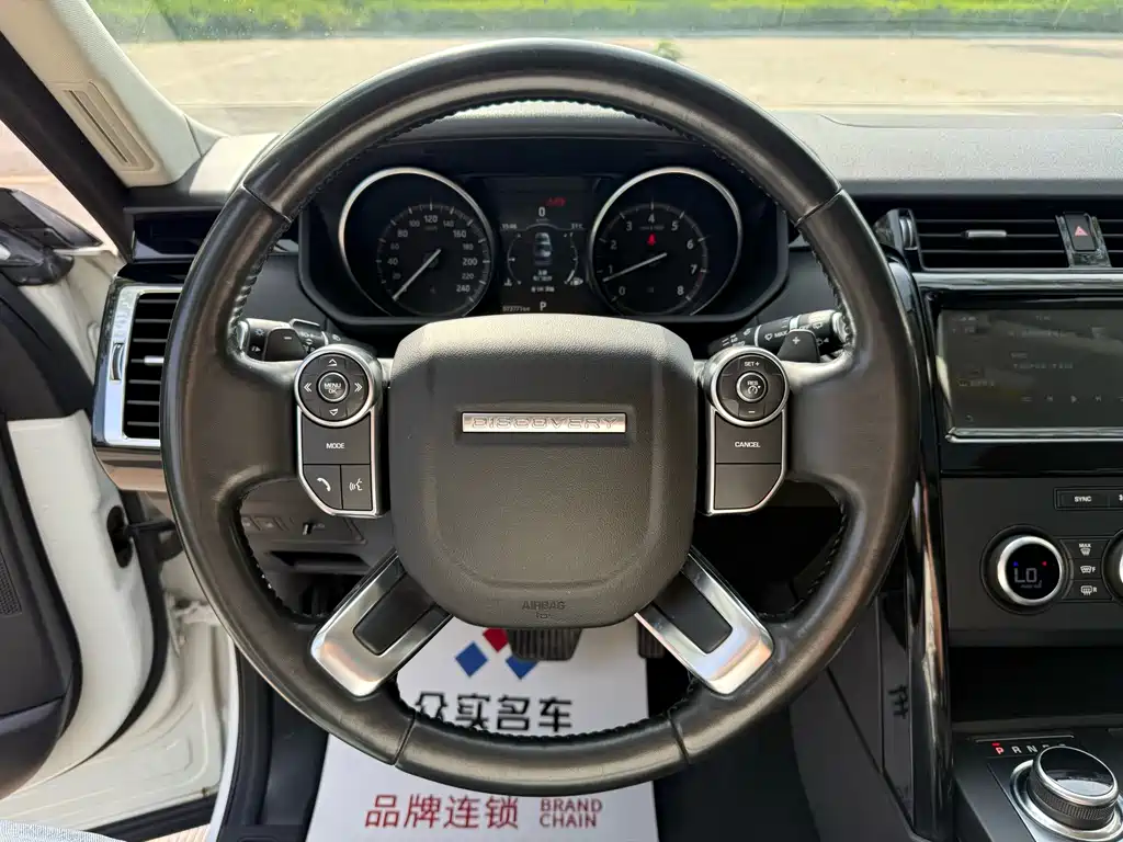 Land Rover Discovery 2018 — фото 10