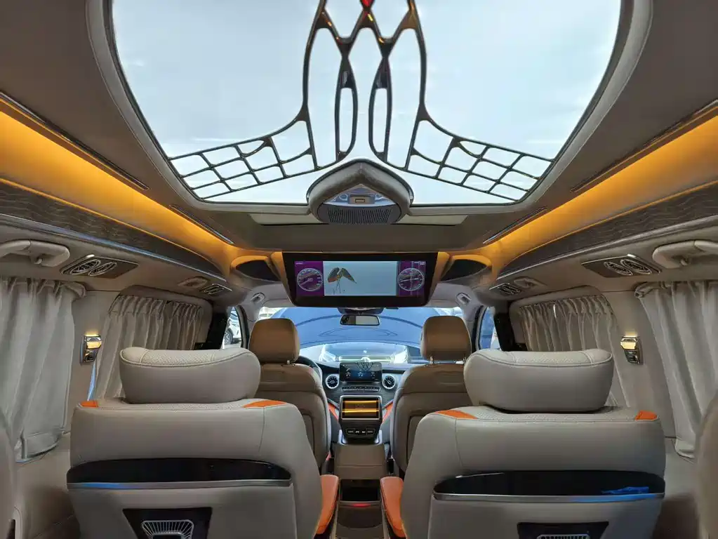 Mercedes-Benz V-Class 2021 — фото 29