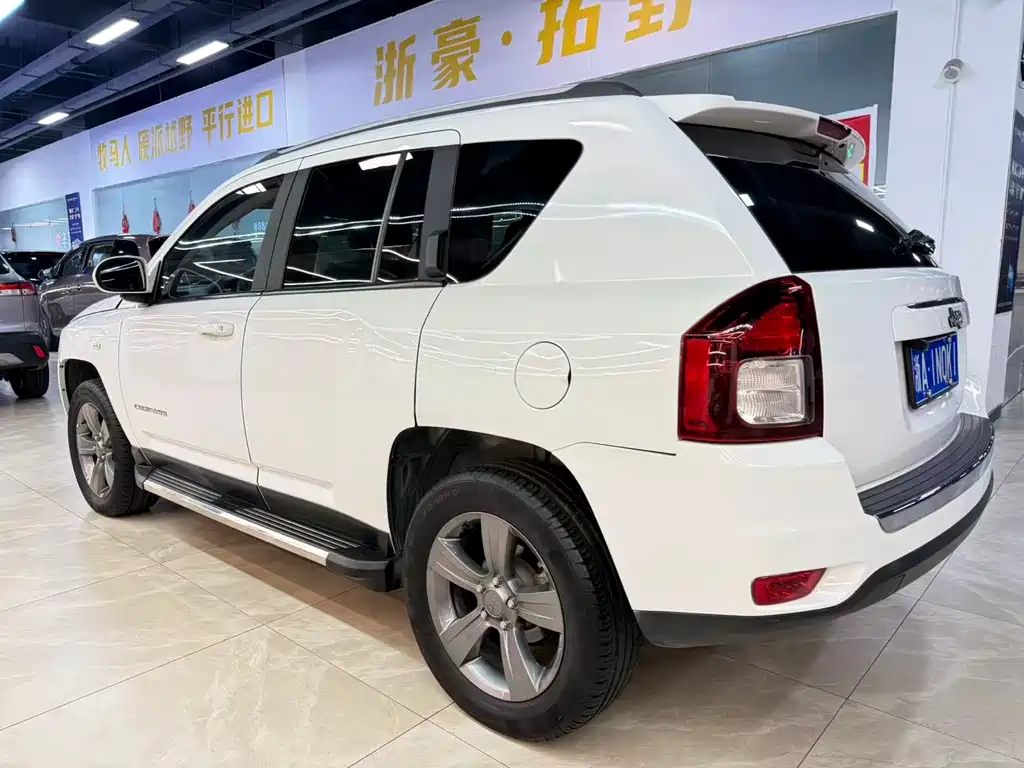 Jeep Compass 2015 — фото 9