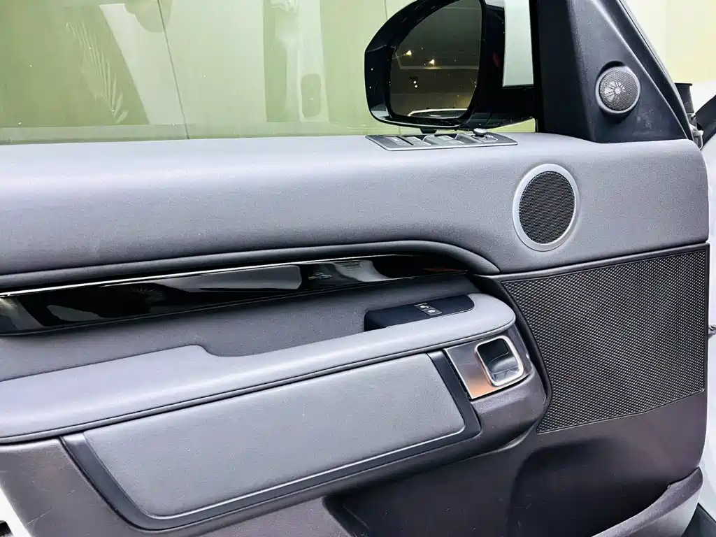Land Rover Discovery 2019 — фото 11