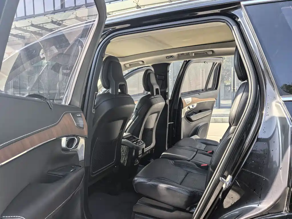 Volvo XC90 2017 — фото 17