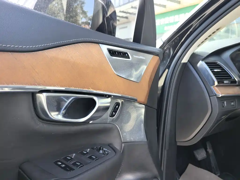 Volvo XC90 2017 — фото 13