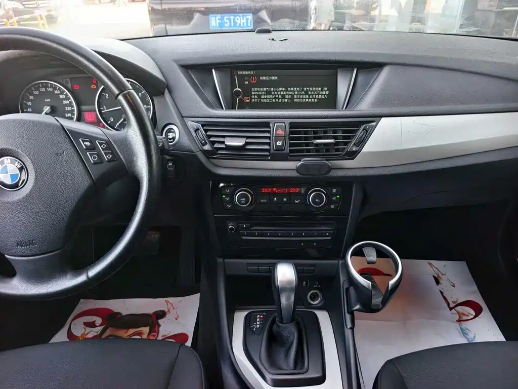 BMW X1 2012 — фото 12