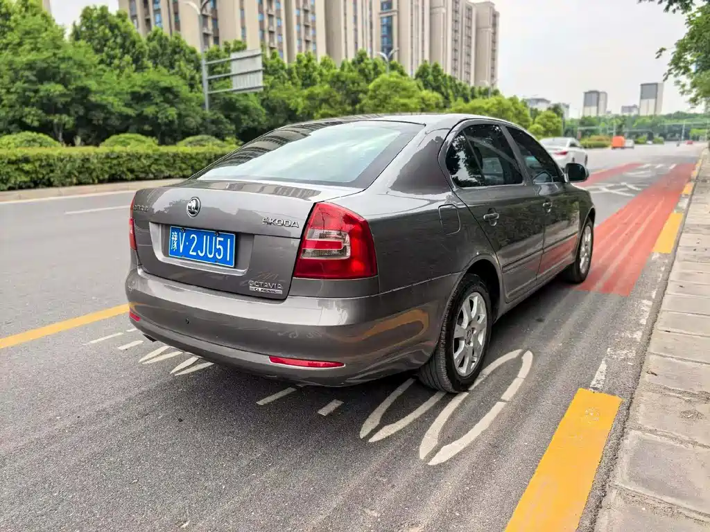Skoda Octavia 2015 — фото 8