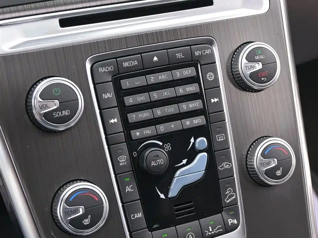 Volvo XC60 2016 — фото 10