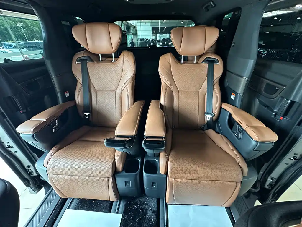 Toyota Alphard 2023 — фото 20