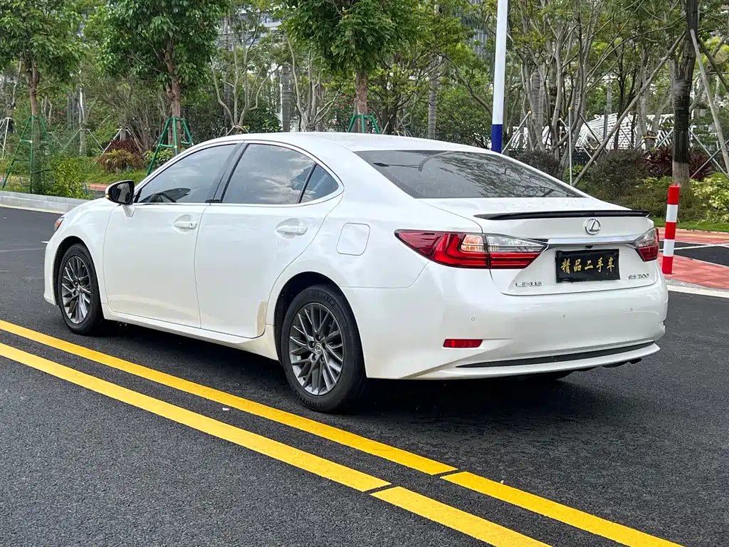 Lexus ES 2018