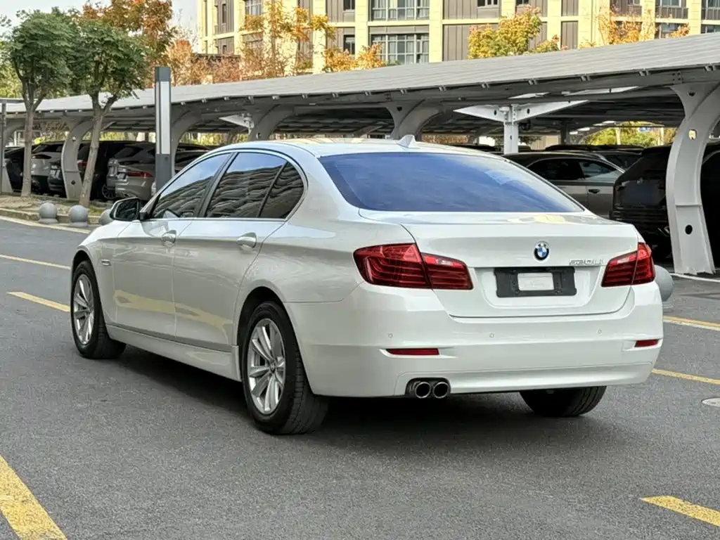 BMW 5 Series 2015 — фото 21