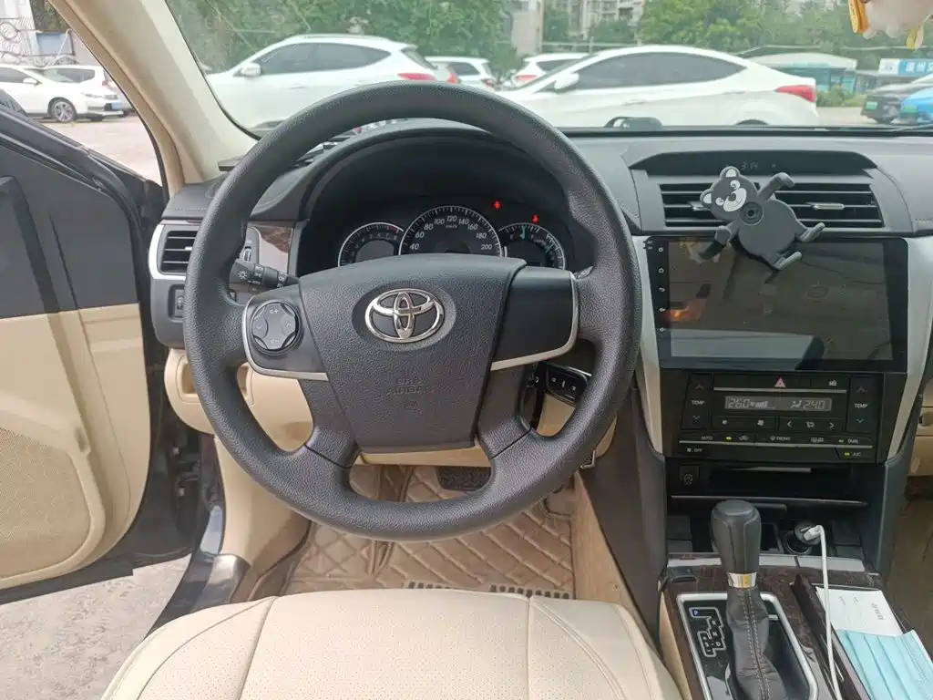 Toyota Camry 2017 — фото 3