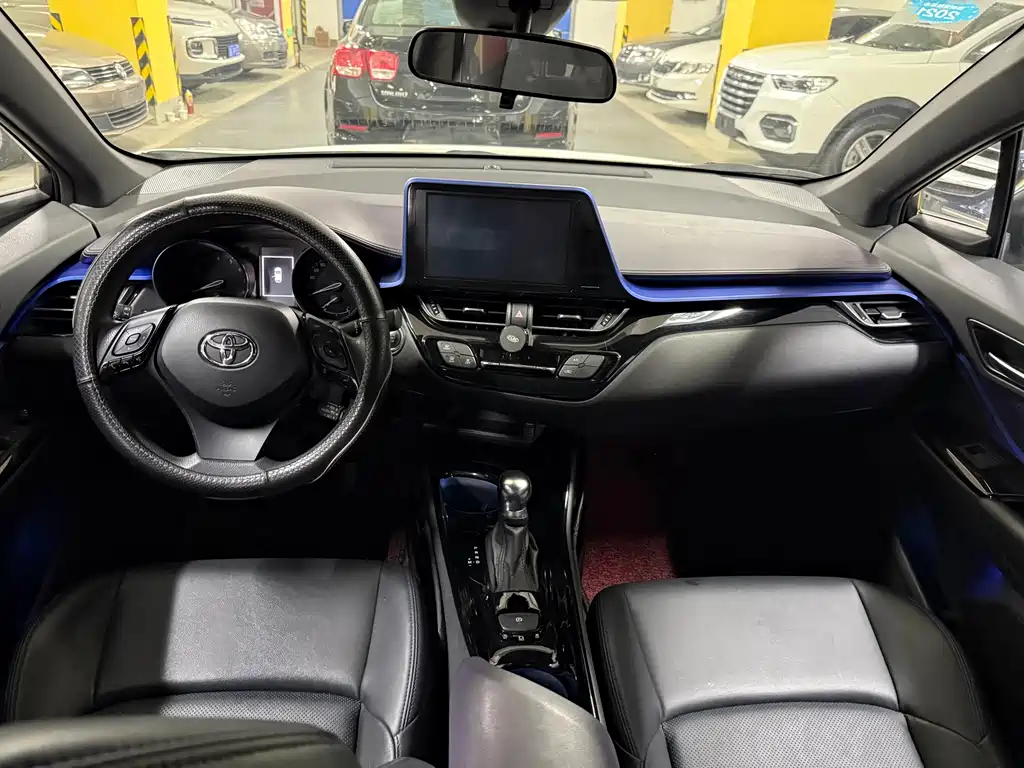 Toyota C-HR 2020 — фото 8