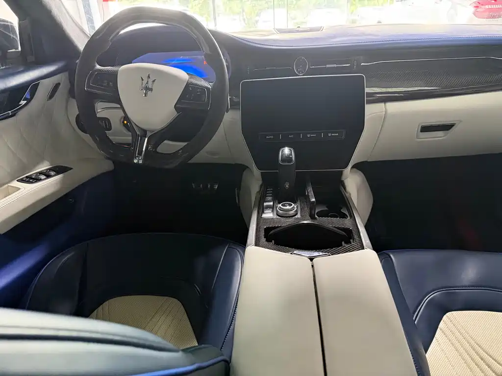Maserati Quattroporte 2015 — фото 12