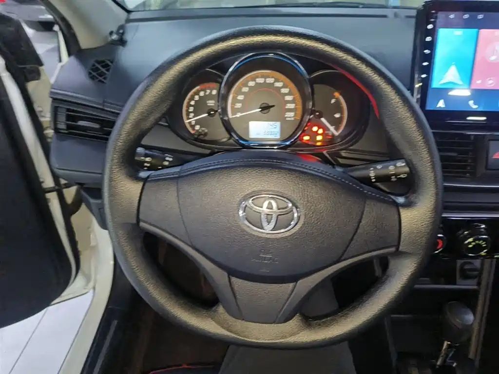 Toyota Yaris L 2021 — фото 11