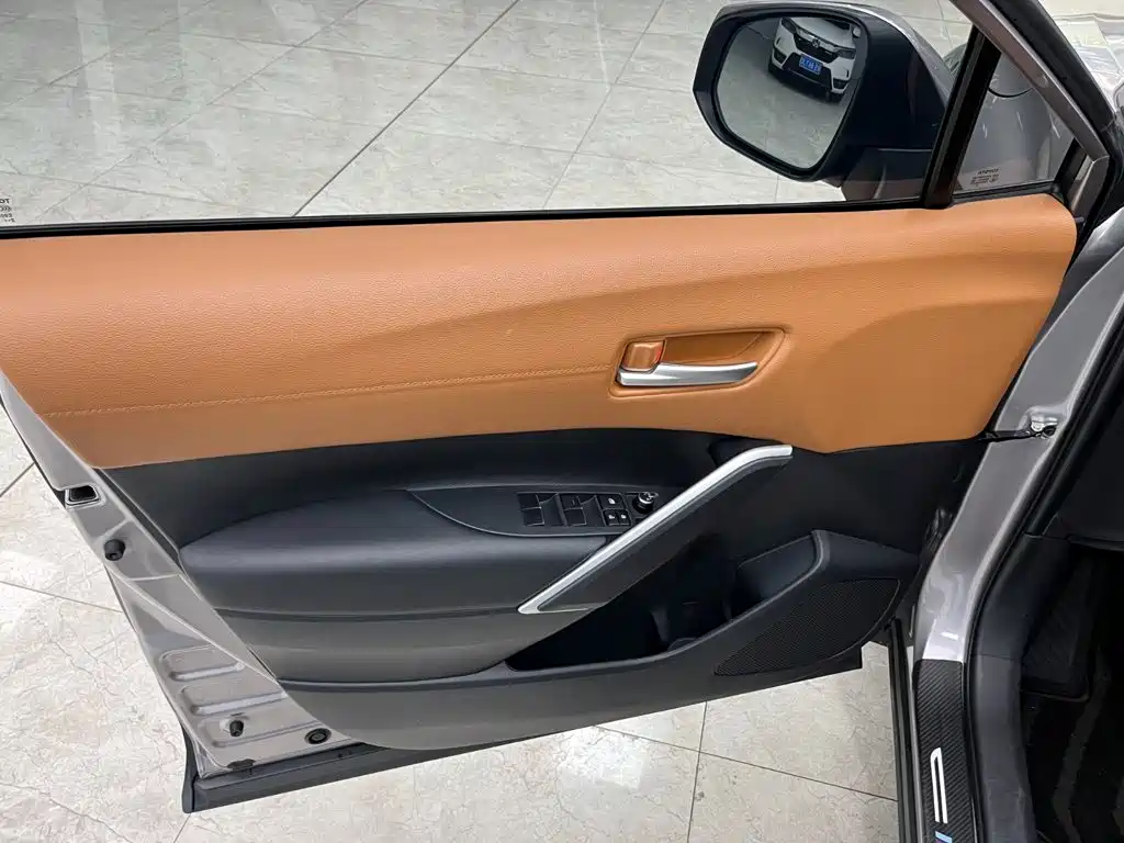Toyota Corolla Cross 2022 — фото 10