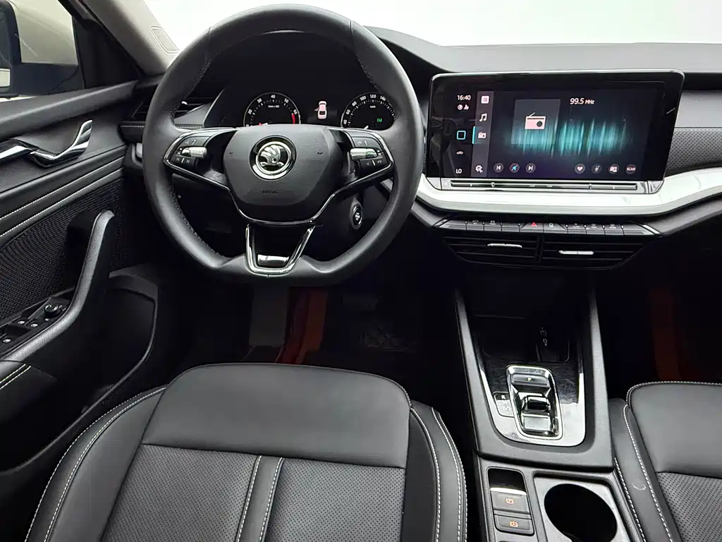 Skoda Octavia 2023 — фото 9