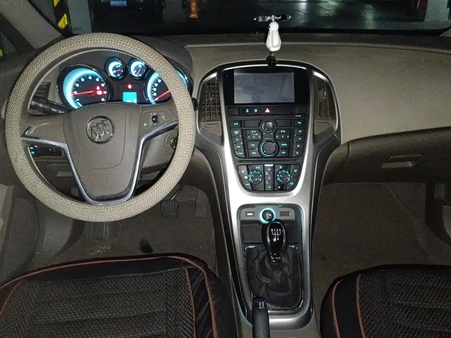 Buick Excelle 2014 — фото 11