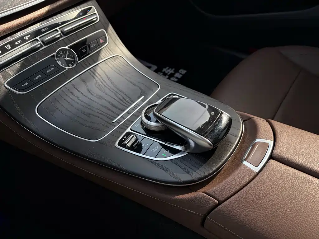 Mercedes-Benz E-Class 2018 — фото 11