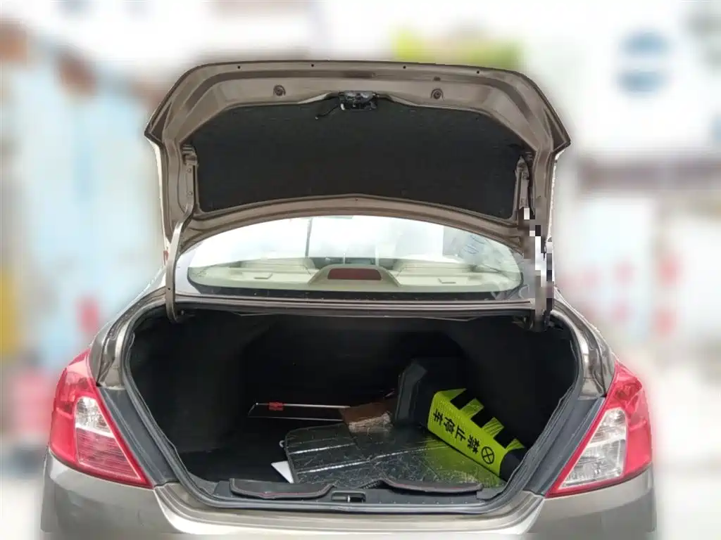 Nissan Sunny 2015 — фото 10