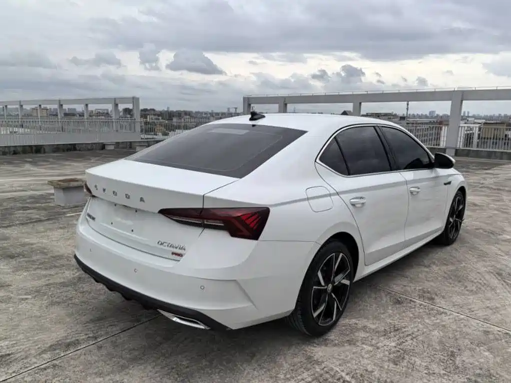 Skoda Octavia 2024 — фото 11