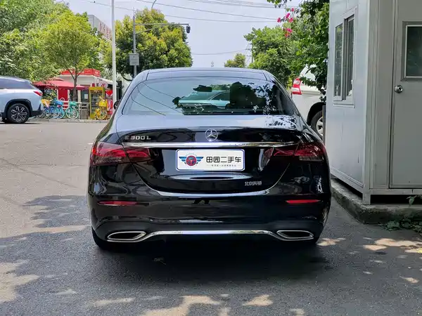Mercedes-Benz E-Class 2022