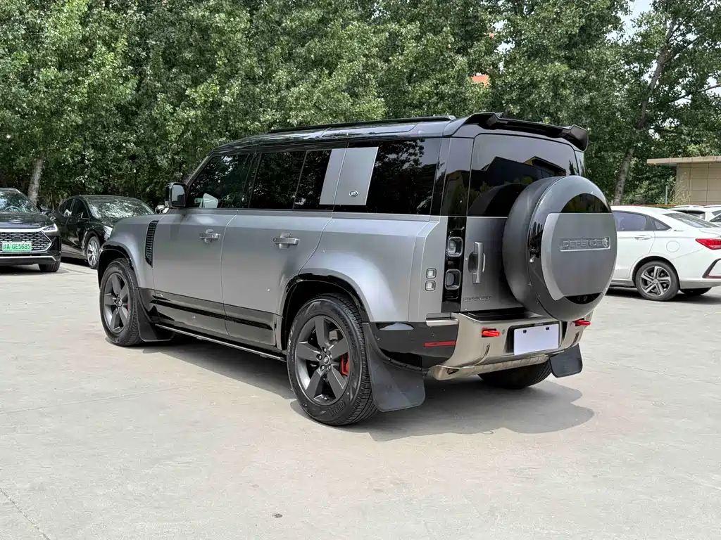 Land Rover Defender 2023 — фото 15