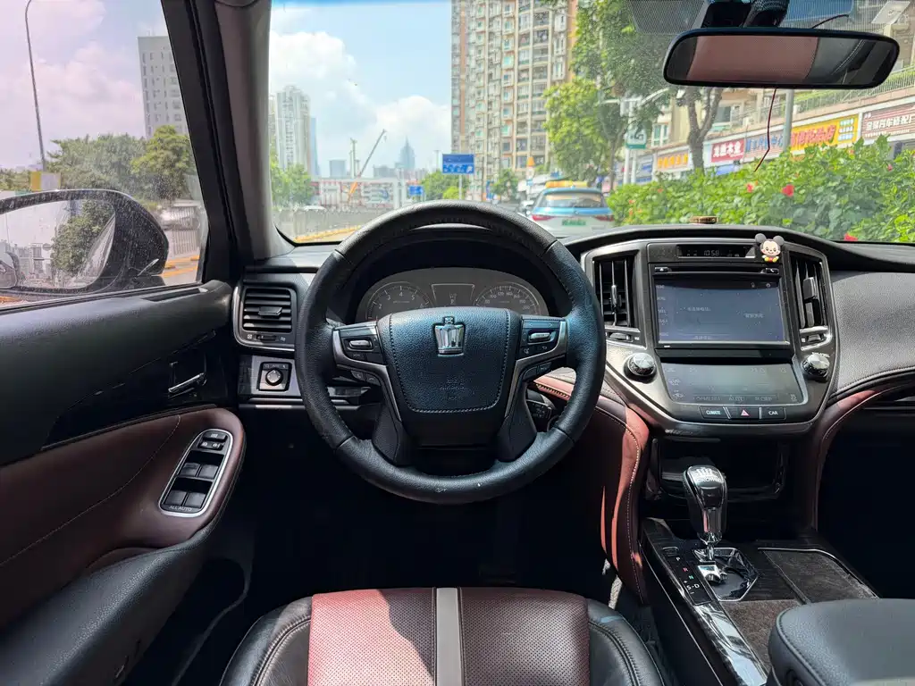 Toyota Crown 2017 — фото 11