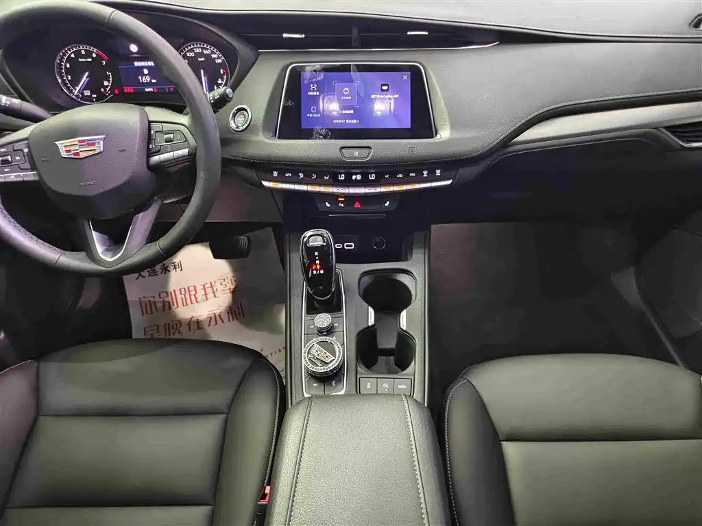 Cadillac XT4 2020 — фото 11